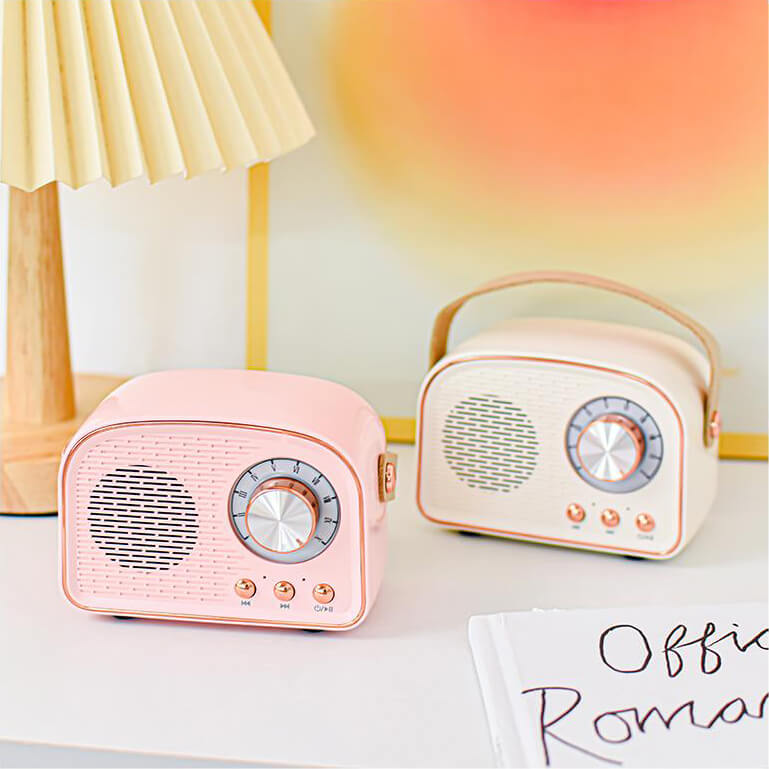 Retro Bluetooth Speaker – FM radio, carry handle, vintage dial design