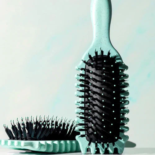 Curl Brush – defines and separates curls, flexible bristles, tail handle
