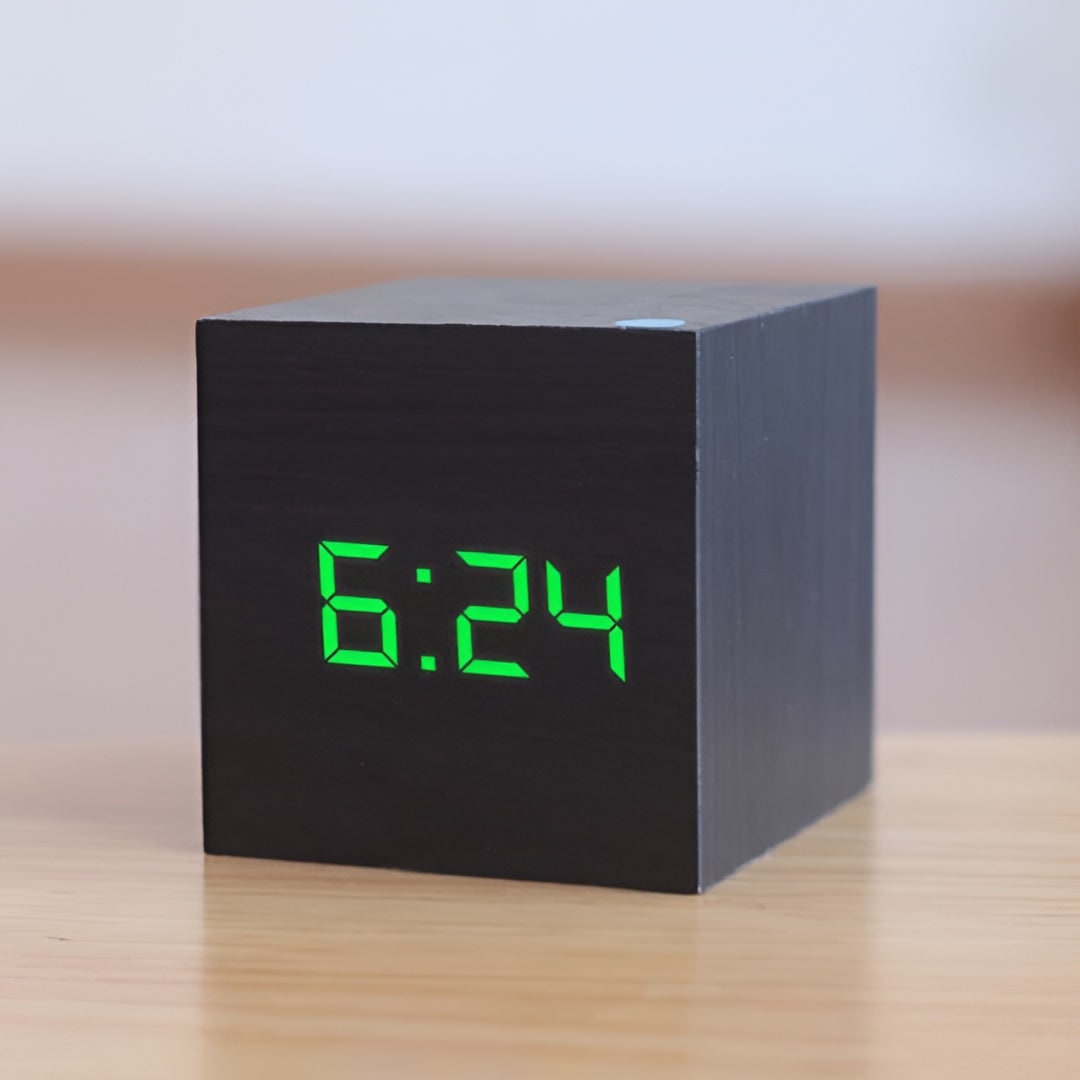 Wood Cube Alarm Clock – LED display, temperature, USB or battery