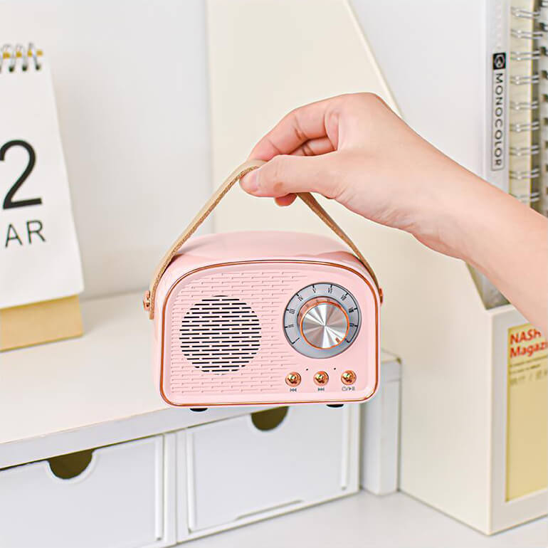Retro Bluetooth Speaker – FM radio, carry handle, vintage dial design