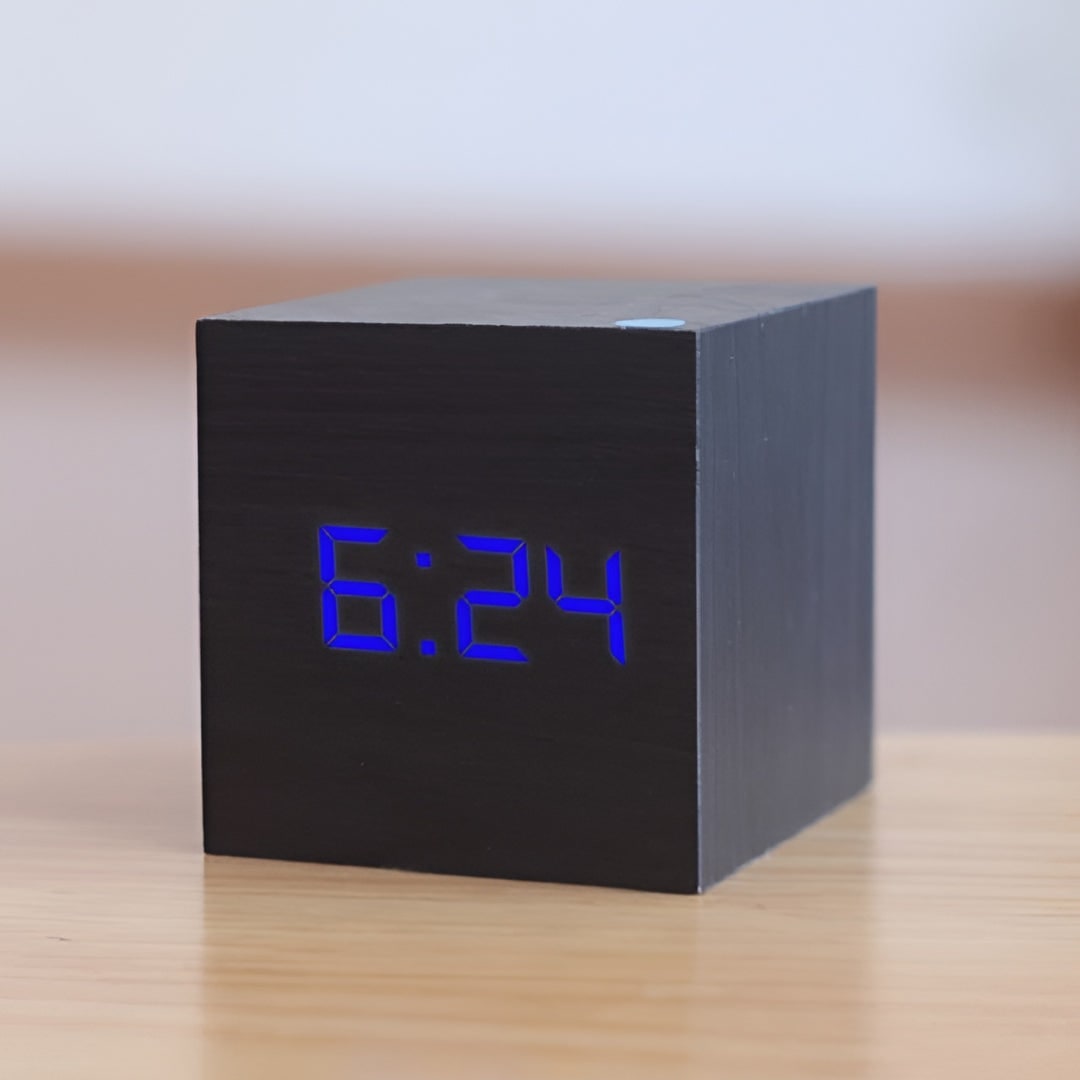 Wood Cube Alarm Clock – LED display, temperature, USB or battery