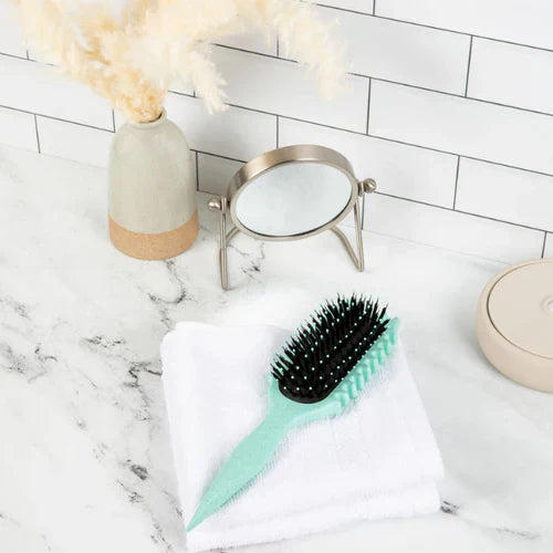 Curl Brush – defines and separates curls, flexible bristles, tail handle