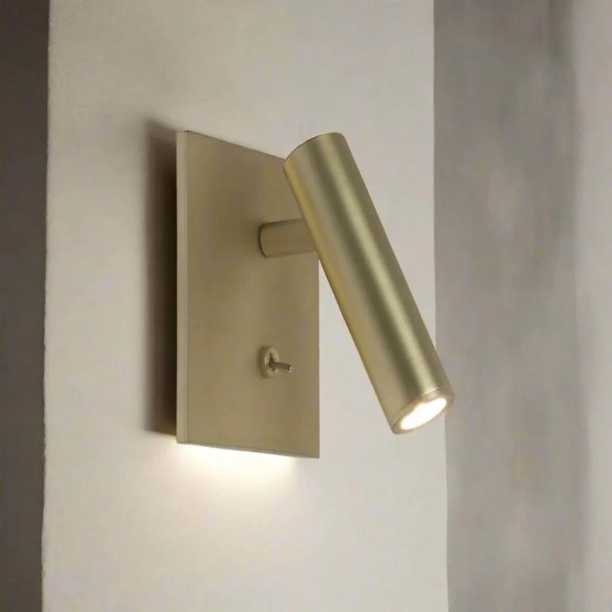 Adjustable Wall Light – reading lamp, minimal design, bedside