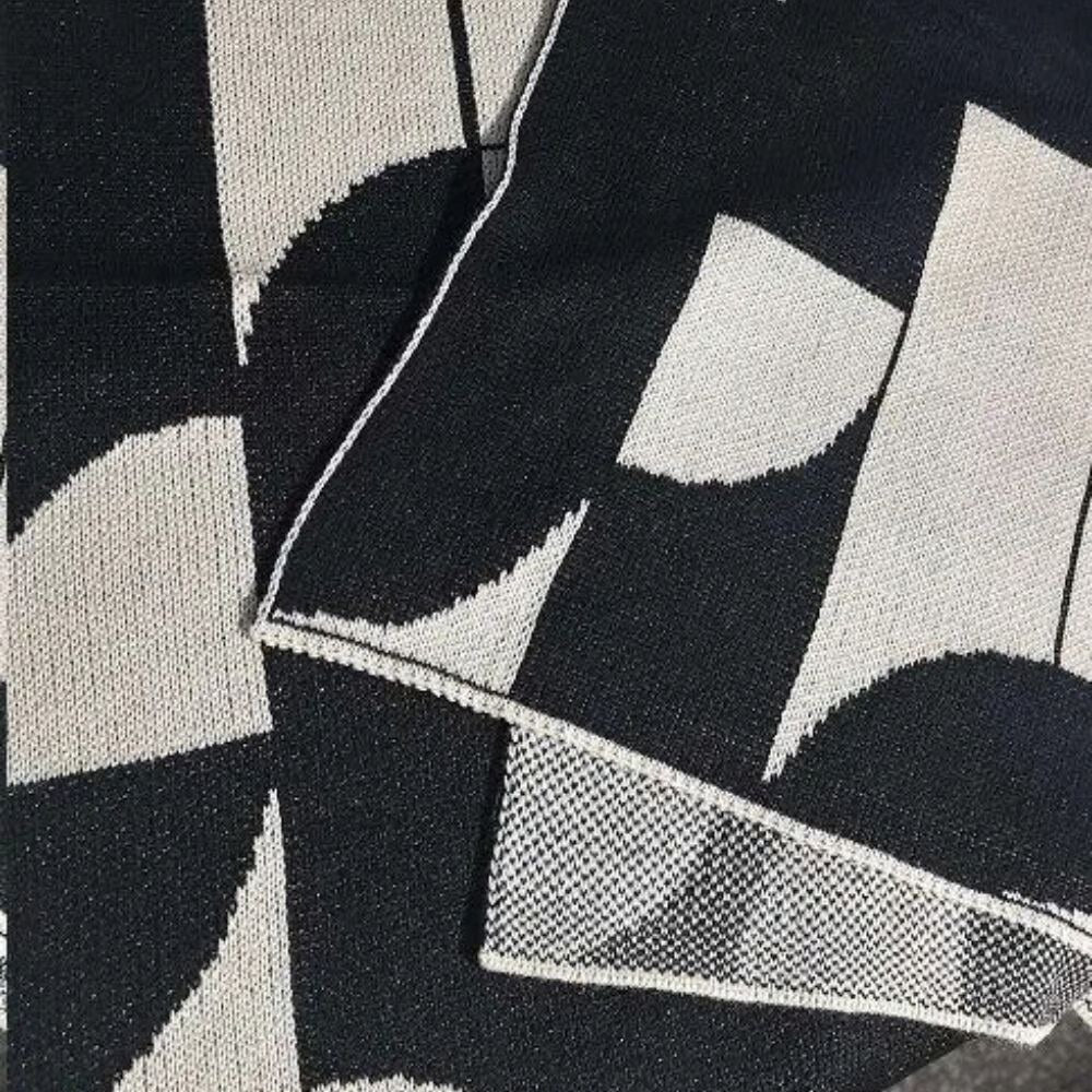 Monochrome Geometric Throw Blanket – retro design, microfibre blend