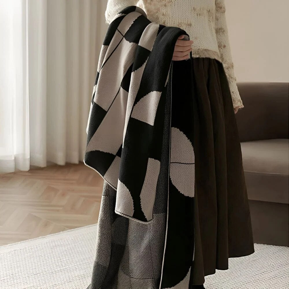 Monochrome Geometric Throw Blanket – retro design, microfibre blend