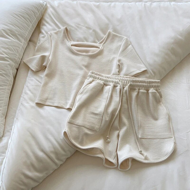 Ribbed Loungewear Set – short sleeve, matching shorts, side pockets